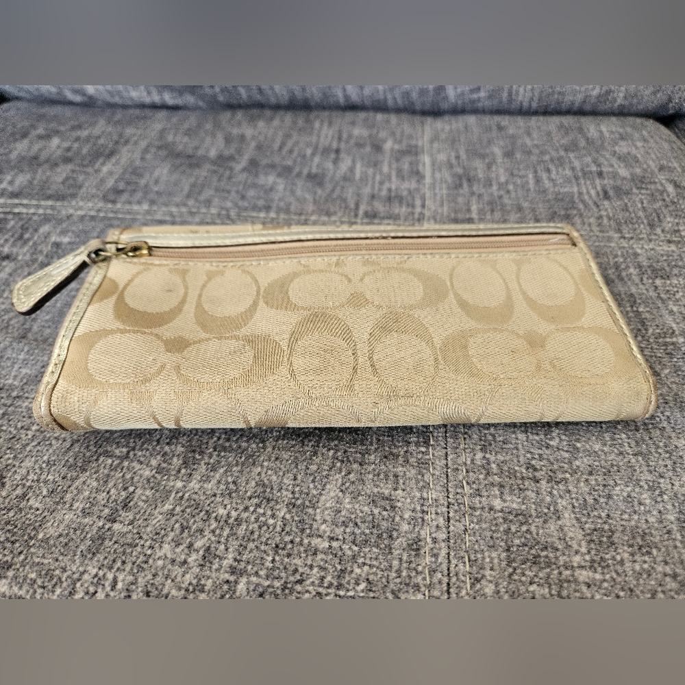 Vintage Coach Soho Signature Flap Buckle Snap Bifold Wallet in gold metallic. - Picture 13 of 15